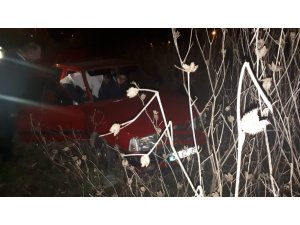 Alkollü sürücü uçtuğu arazide takla atarak durabildi