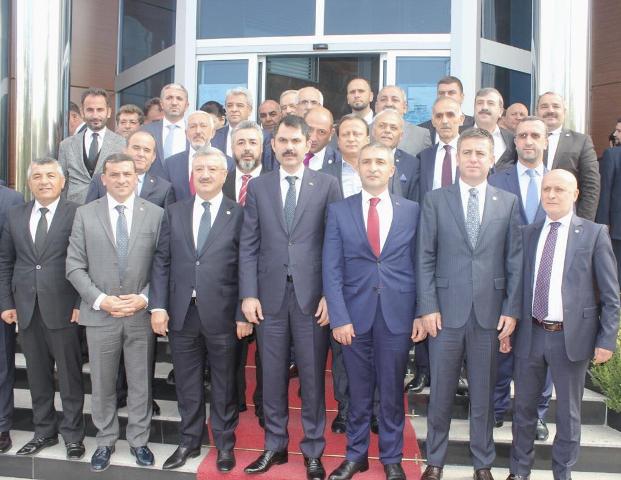 Müteahhitler, Bakan Kurum ile buluştu