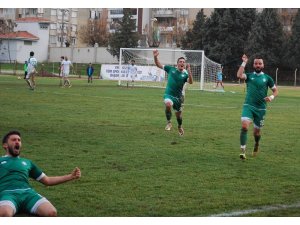 Salihli Altınova’yı 2-1’le geçti
