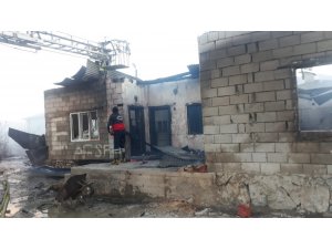11 kişilik Alaca ailesi kış günü evsiz kaldı