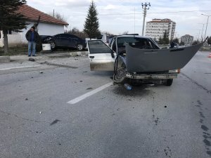 Konya'da otomobiller çarpıştı: 3 yaralı