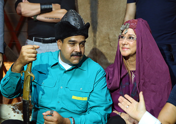 Maduro: Bu darbe girişimini atlatacağız.Türk insanına aşığım