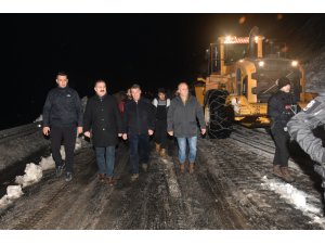 Hakkari-Van kara yoluna çığ düştü