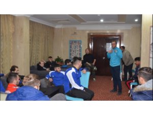 Emet Gençlerbirliği yönetimi ve futbolcuları yemekte buluştu