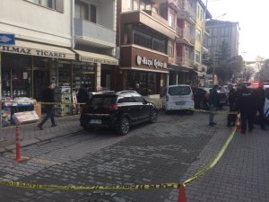 Belediye binası önünde silah sesleri paniğe neden oldu