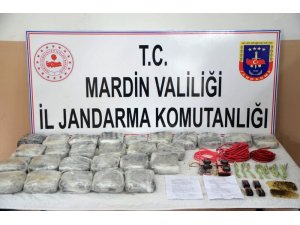 Mısır tarlasında cephanelik ele geçirildi