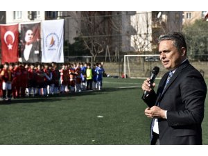 Başkan Uysal minik futbolcularla bir araya geldi