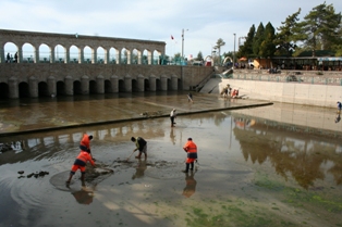 BSA kanalında temizlik çalışması yapıldı