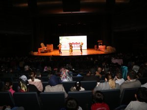 Konyalı Çocuklar, Emiray ile eğlendi