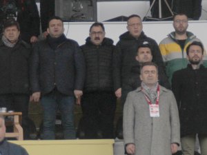 Bu çocukları yalnız bırakmayalım