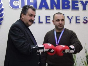 Mehmet Kale’den ‘Kick boks’a destek