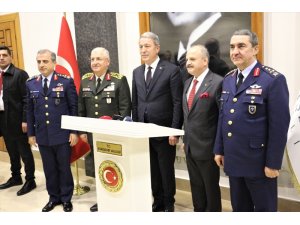 Milli Savunma Bakanı Akar, Vali Çakacak’ı ziyaret etti