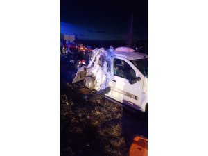 Denizli’de yolcu otobüsü otomobille çarpıştı: 3 yaralı
