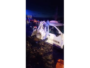 Denizli'de hafif ticari araçla otobüs çarpıştı: 3 yaralı