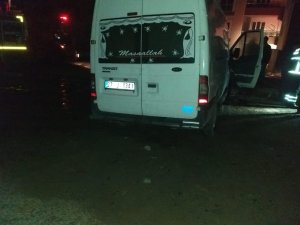 Hatay’da seyir halindeki araçta yangın