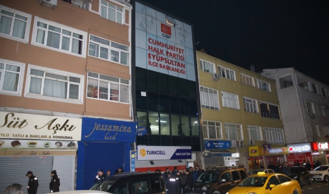 CHP'li iki grup birbirine girdi: 3 yaralı...