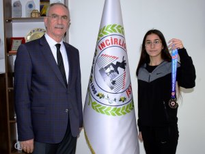 Başkan Kale; “Sporun ve sporcunun yanındayız.”
