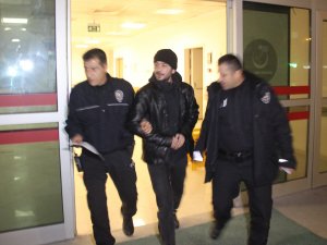 Hırsızlık şüphelisi, havaya ateş açarken yakalandı