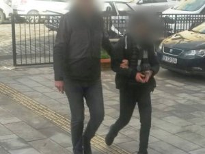Kuşadası’nda aranan 2 zanlı yakalandı