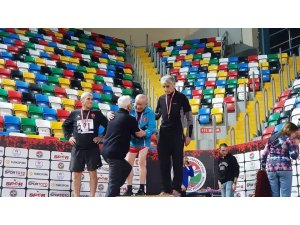 70 yaşında iki Türkiye rekoru kırdı