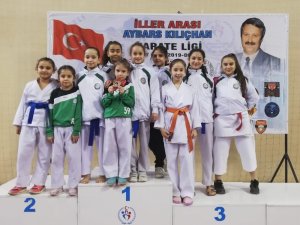 Salihlili karateciler 14 madalya kazandı