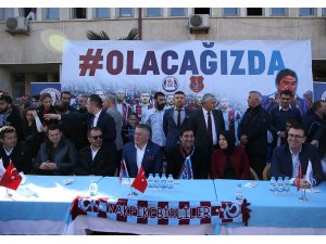 Trabzonspor'un teknik heyet ve oyuncuları hamsi şöleninde