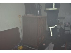 Hem kendini hem evi yaktı