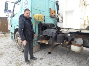 Park halindeki sürücü kursunun Tır’ının aküsünü çaldılar