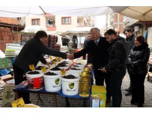 AK Parti Beşikdüzü Belediye Başkan adayı Demirci pazarı gezdi, yeni pazar yeri müjdesi verdi