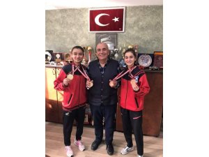 Şampiyon atletlere ödül