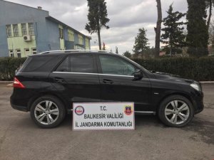 Gümrük kaçağı lüks otomobil yakalandı