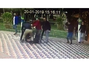 Genç çifte tekme tokat saldırı anı kamerada