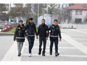 Piyasaya sahte para süren 2 kişi adliyeye sevk edildi