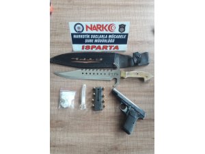 Şüphe üzerine durdurulan araçtan silah ve uyuşturucu çıktı