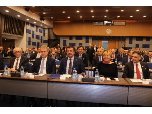 Zeybekci, İZTO meclisine katıldı