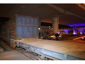 Tren ile otomobil çarpıştı: 2 yaralı