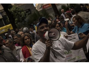 Venezuela'da gözler yeniden sokakta