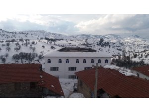 Kızılcahamam’da cami çatısı çöktü