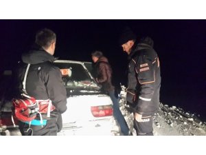 Donmak üzere olan sürücü ekipler tarafından kurtarıldı