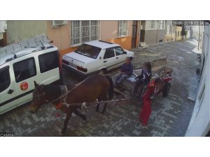 At arabalı çocuk hırsızlar güvenlik kamerasına böyle yakalandı
