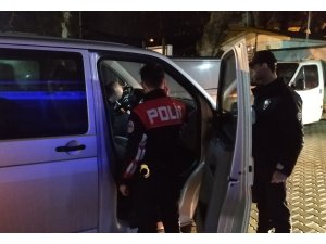 Darbettiği sürücünün anahtarını alıp kaçtı