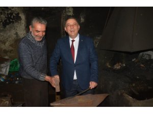 MHP’li başkan adayı Bıyık’ın demir dövdü