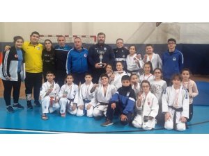 Yunusemreli judocular Kütahya’da madalyaları topladı