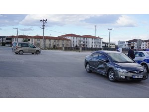 Sakarya’da iki otomobil çarpıştı: 1 yaralı