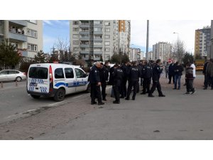 Taksi durağında bıçaklı kavga: 4 yaralı