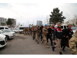 Terör örgütü propagandası yapan 11 zanlı adliyeye sevk edildi