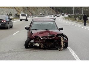 Samsun’da otomobil aydınlatma direğine çarptı: 1 yaralı