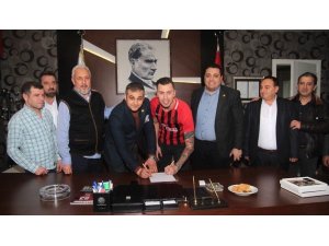 Emre Güral imzayı attı