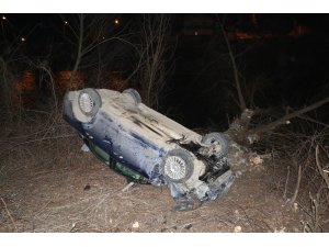 Çaya düşmekten ağaçlar sayesinde kurtuldu