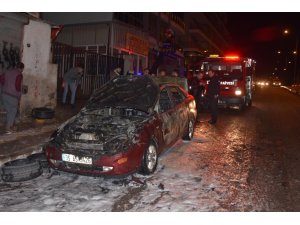 Otomobil alevlere teslim oldu